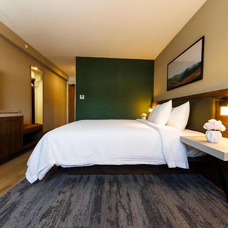 โมนาร์ช โฮเต็ล แอนด์ คอนเฟอเรนซ์ เซ็นเตอร์ Hotel แคลกคามัส ภายนอก รูปภาพ