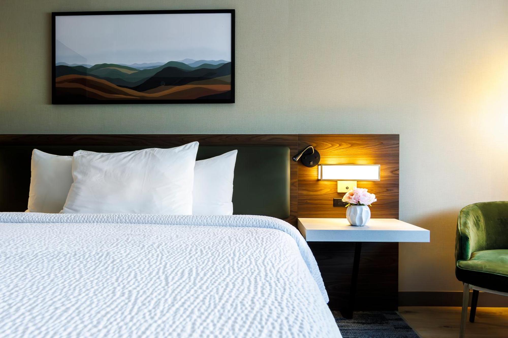 โมนาร์ช โฮเต็ล แอนด์ คอนเฟอเรนซ์ เซ็นเตอร์ Hotel แคลกคามัส ภายนอก รูปภาพ