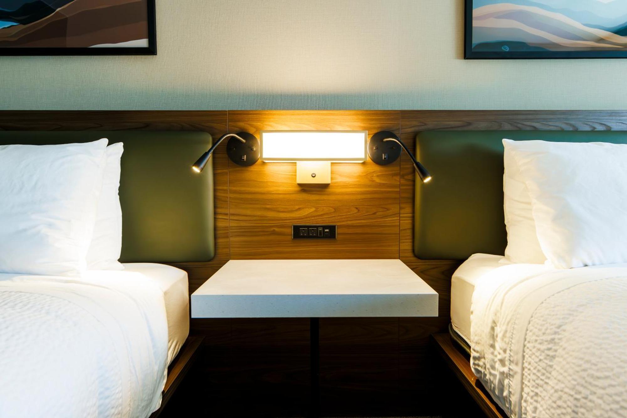 โมนาร์ช โฮเต็ล แอนด์ คอนเฟอเรนซ์ เซ็นเตอร์ Hotel แคลกคามัส ภายนอก รูปภาพ