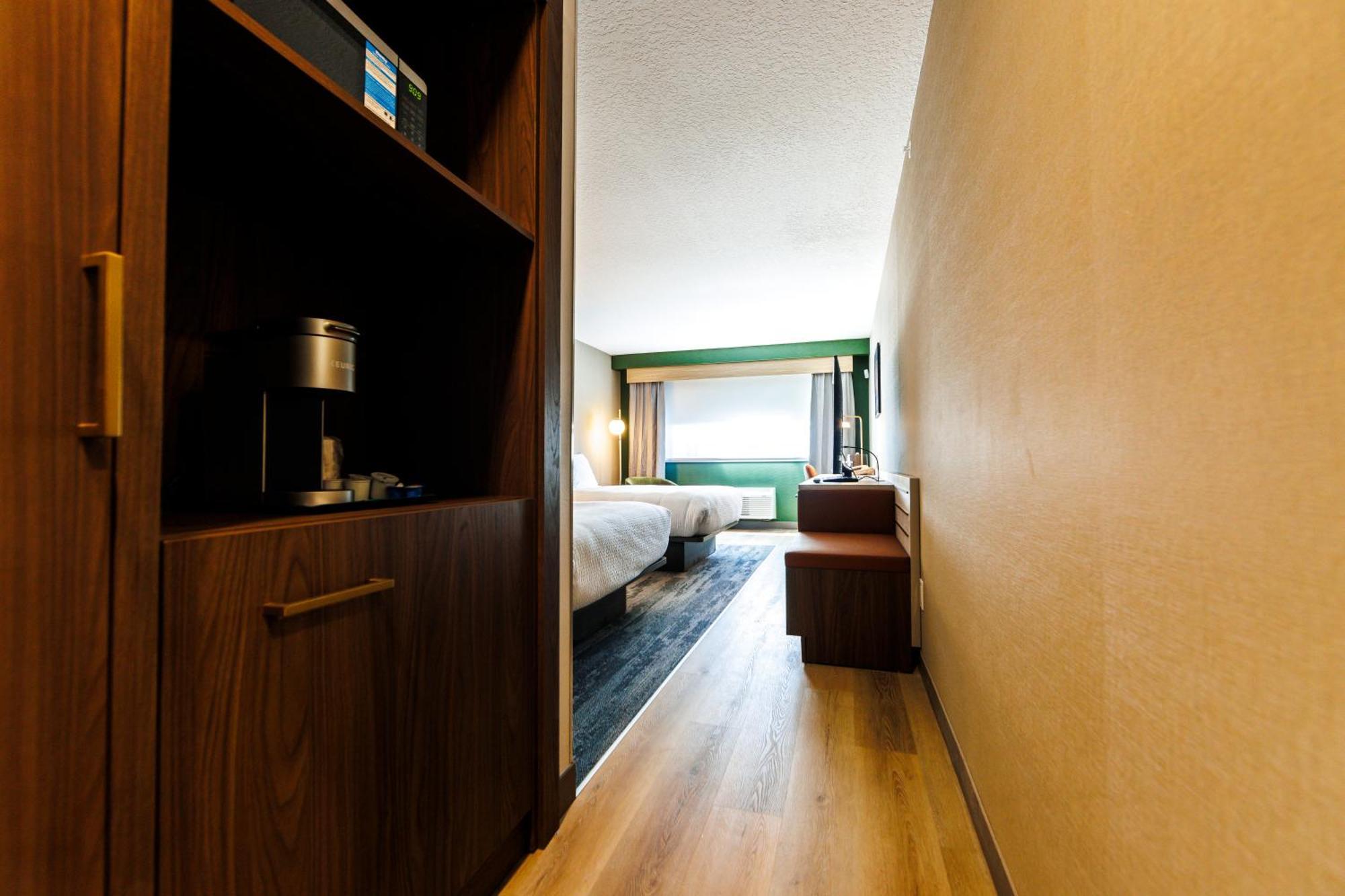 โมนาร์ช โฮเต็ล แอนด์ คอนเฟอเรนซ์ เซ็นเตอร์ Hotel แคลกคามัส ภายนอก รูปภาพ