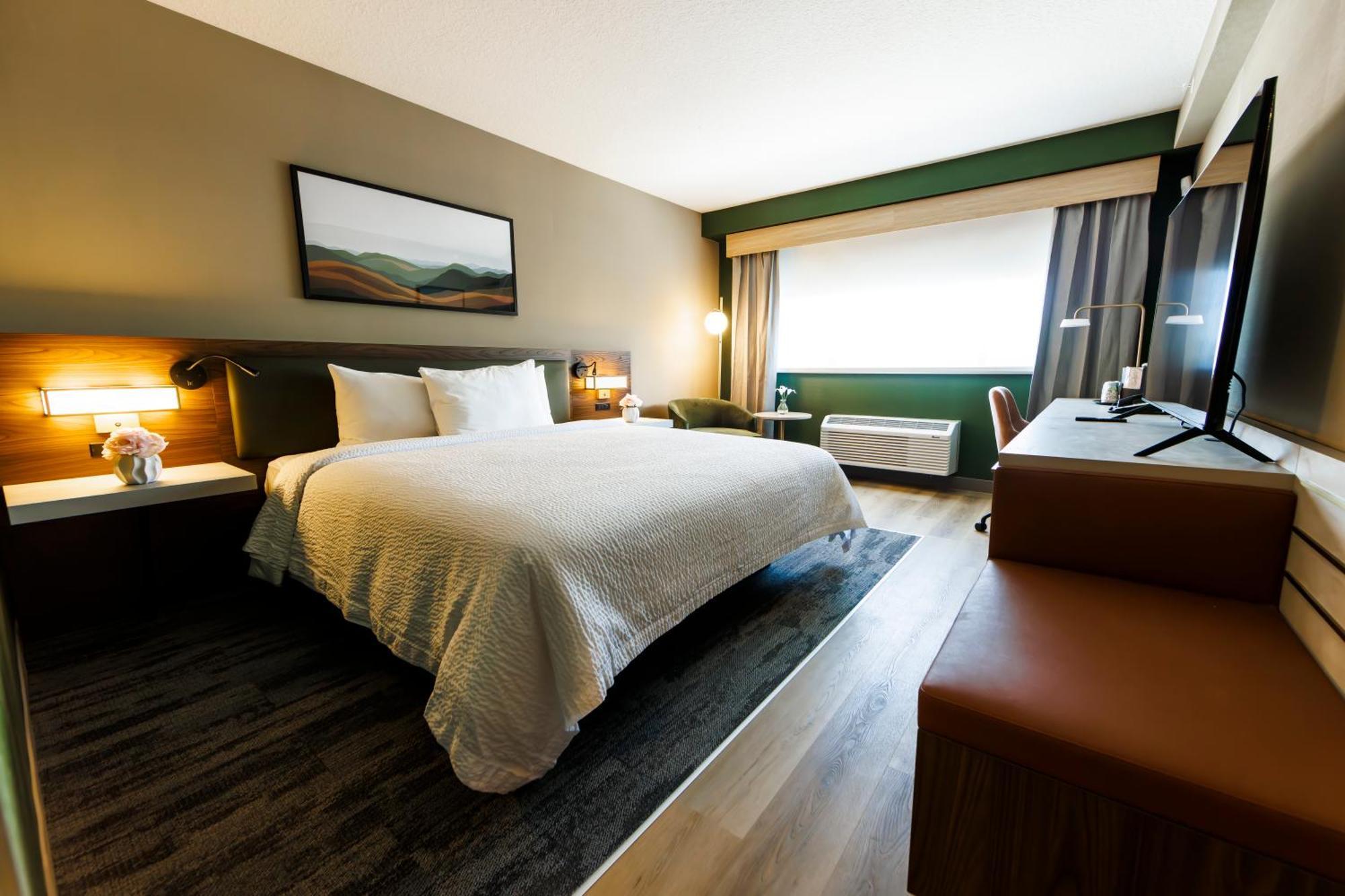 โมนาร์ช โฮเต็ล แอนด์ คอนเฟอเรนซ์ เซ็นเตอร์ Hotel แคลกคามัส ภายนอก รูปภาพ
