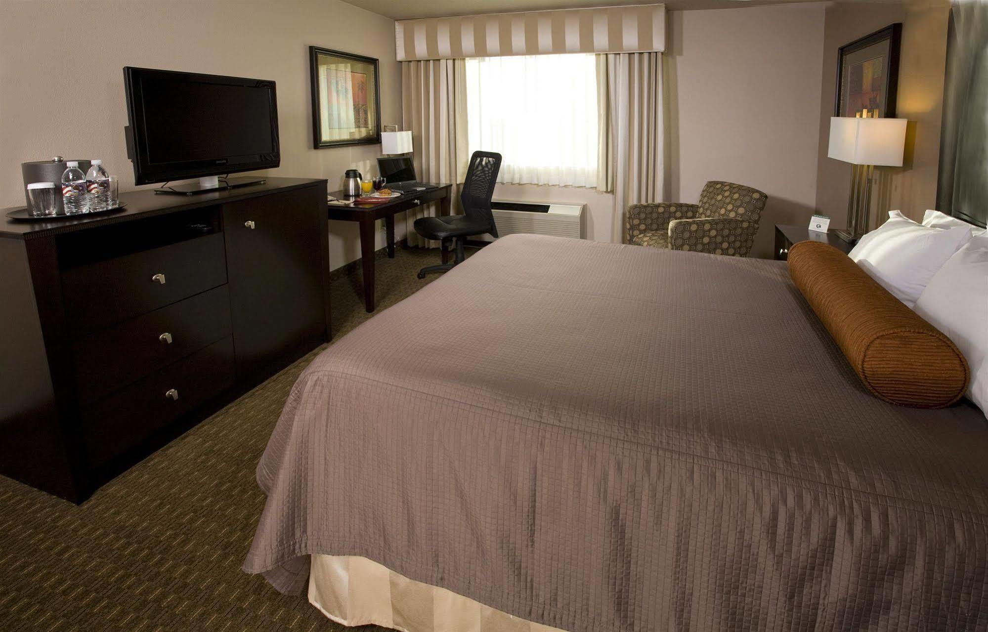 โมนาร์ช โฮเต็ล แอนด์ คอนเฟอเรนซ์ เซ็นเตอร์ Hotel แคลกคามัส ห้อง รูปภาพ